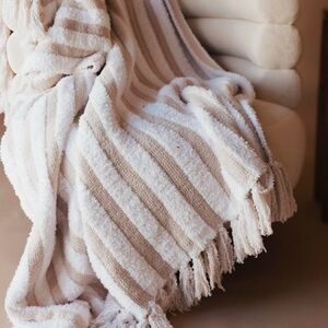 STAYKATION STRIPE TASSEL BLANKET CREAM - 50x70